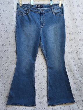 Hollister High-Rise Flare ClassicStretch Light Blue Jeans. 20R/ w35R